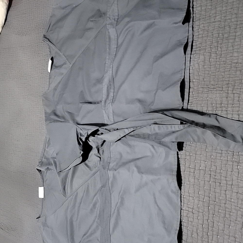 Lot of 2 scrub tops in Pewter